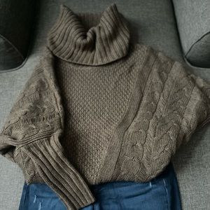 Brown wool / cowl neck